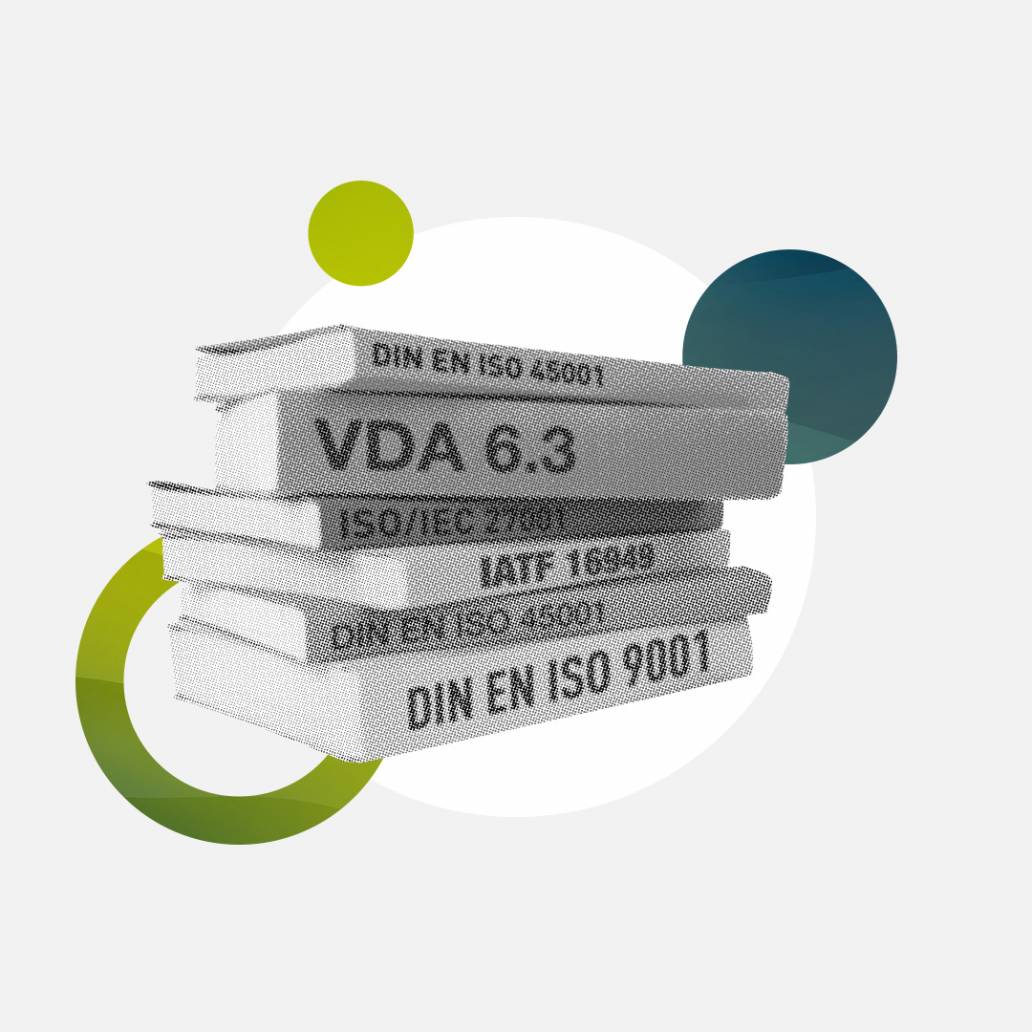 Effizientes Audit-Management: Der B&uuml;cherstapel symbolisiert, dass die Zahl an Normen stetig w&auml;chst