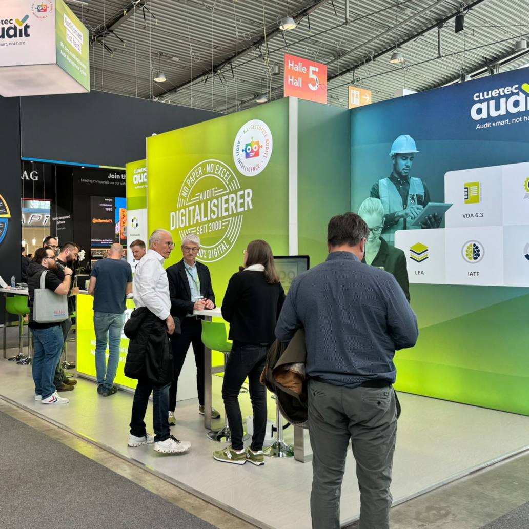 Control-Expert Days 2026, löst Vorfreude aus! Dank den Erfahrungen von cluetec Audit Software auf der Control 2025 | Messestand mit vielen Besuchern