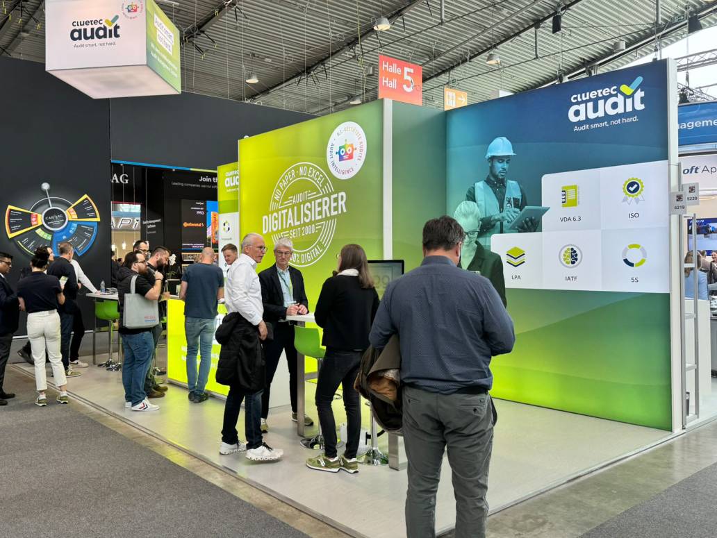 Control-Expert Days 2026, l&ouml;st Vorfreude aus! Dank den Erfahrungen von cluetec Audit Software auf der Control 2025 | Messestand mit vielen Besuchern